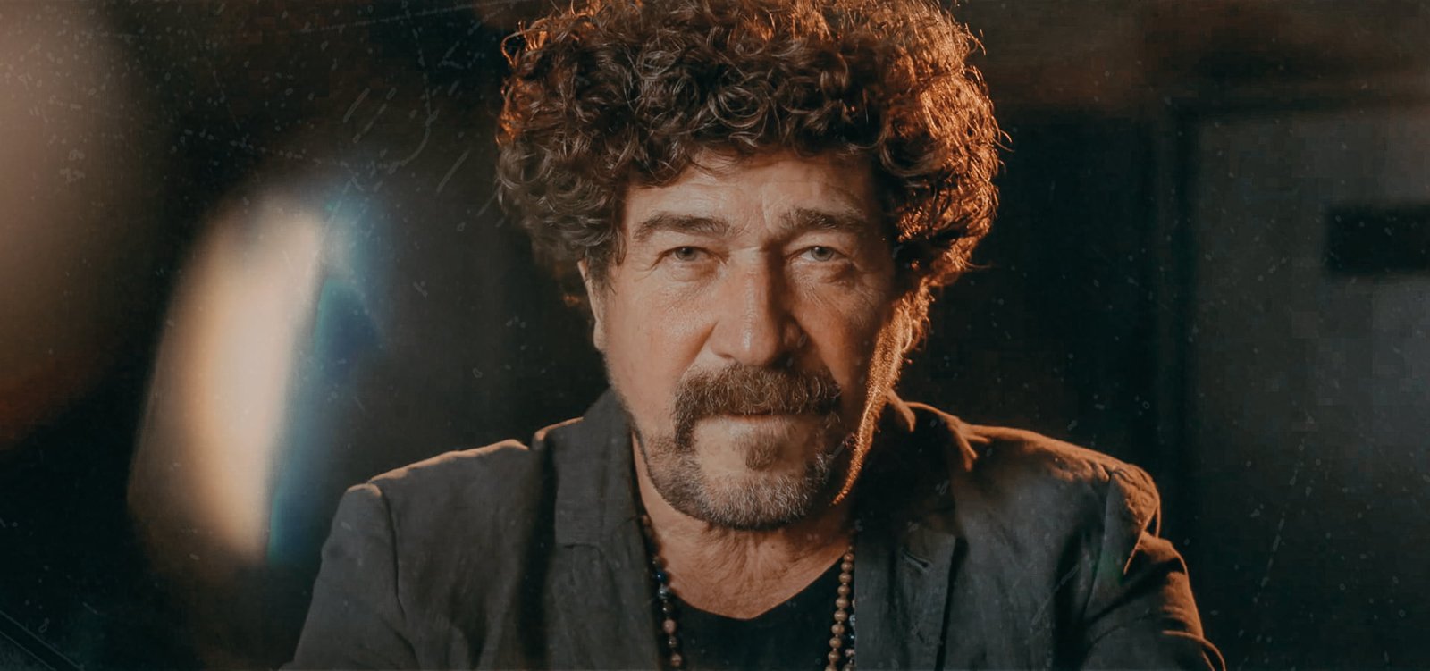 Alive - Manel, The Island Man